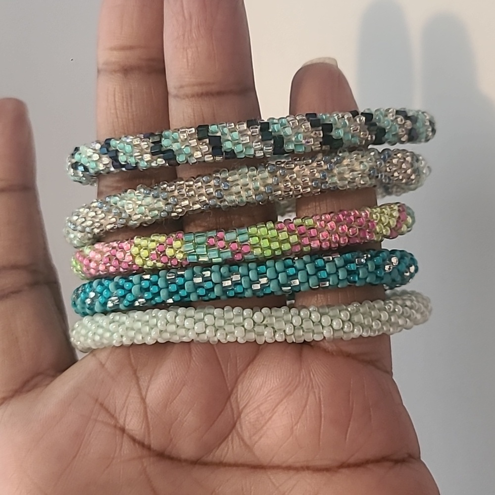 HAND CROCHETED SEED BEAD ROLL ON BRACELETS IN LOT OF 5 DESIGNS - Picture 7 of 7